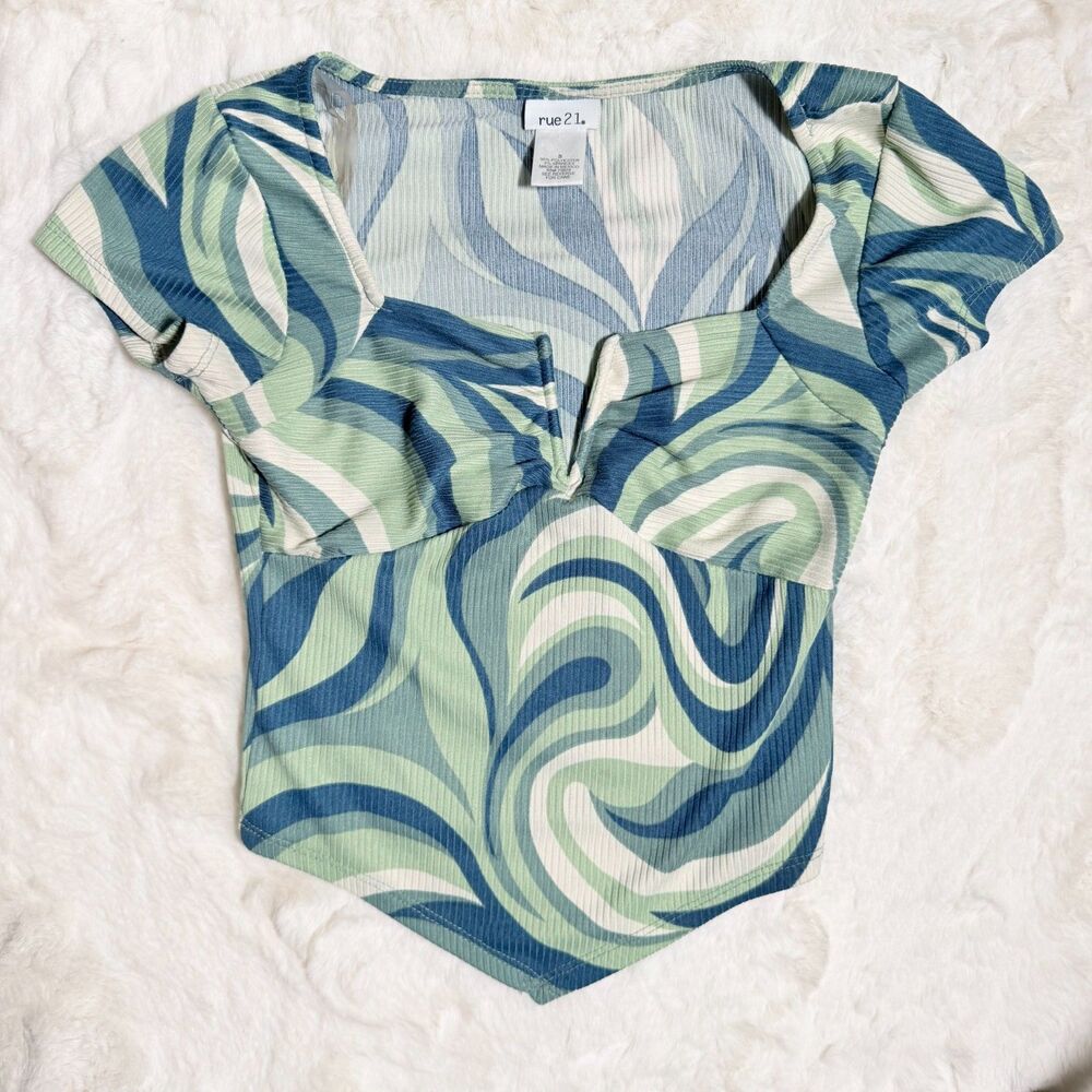 Rue21 blue and green wavy pattern crop top